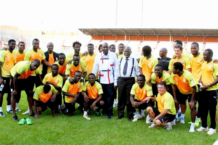 Football / Encadrement technique des Eléphants, Enormes manœuvres pour le retour de Kasperczak